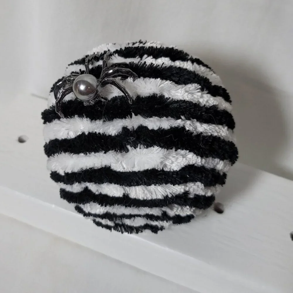 Decorative Yarn‎ Halloween Ball with Spider